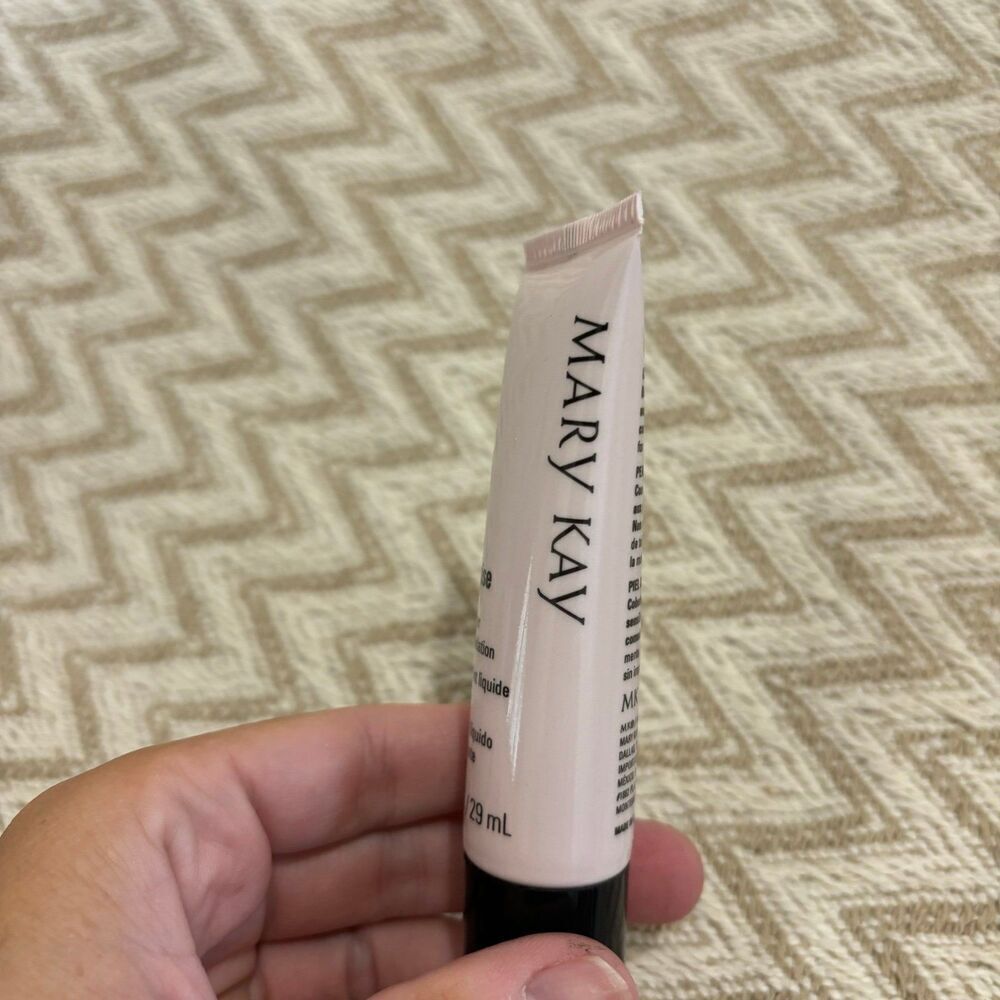 Mary Kay Timewise Matte-Wear Liquid Foundation Ivory 3 - Picture 2 of 3